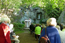 Maiandacht mit Krönung der Fatima-Madonna (Foto: Karl-Franz Thiede)